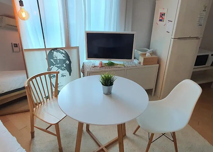 Cozy One Hongdae *
